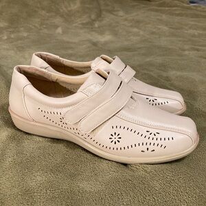 NWOT Vintage Slip On Walking Shoe Size 8M